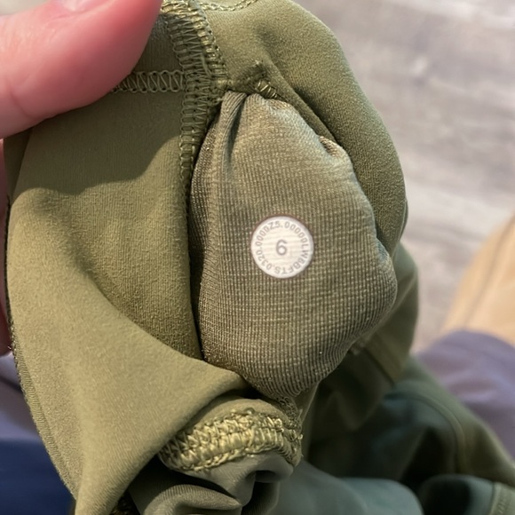 Lululemon Wunder Train Leggings - Picture 4 of 6